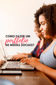 Mulher usando computador. Como fazer um portfolio de mídias sociais.